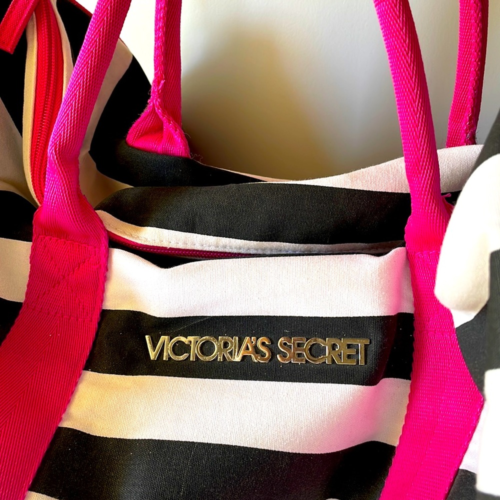 Victoria’s Secret large travel gym bag - Picture 3 of 14